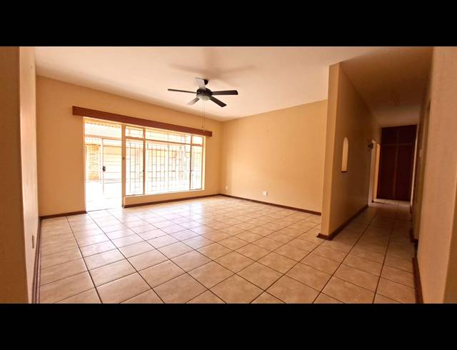 3 BEDROOM APARTMENT TO LET IN BAILLIE PARK